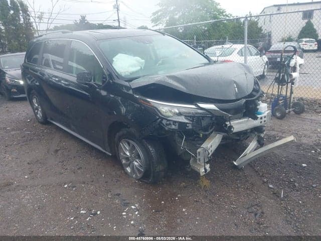 2024 TOYOTA SIENNA XLE
