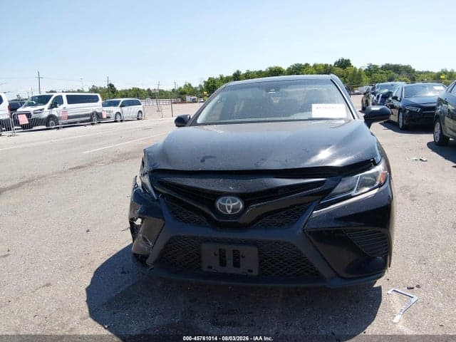 2018 TOYOTA CAMRY SE 12