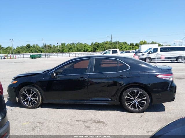 2018 TOYOTA CAMRY SE 14