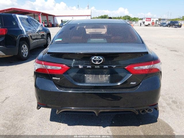 2018 TOYOTA CAMRY SE 16
