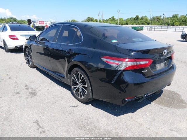 2018 TOYOTA CAMRY SE 3