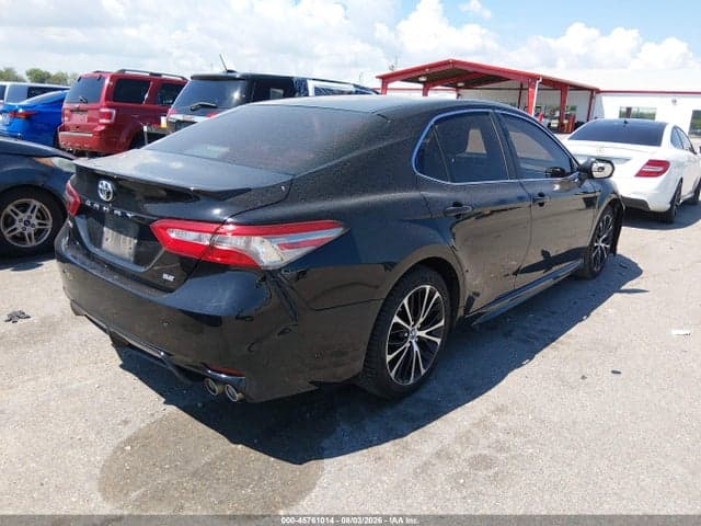 2018 TOYOTA CAMRY SE 4