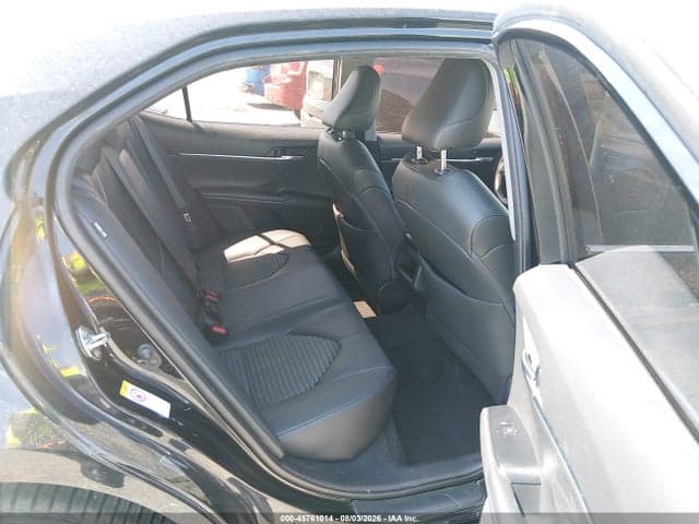 2018 TOYOTA CAMRY SE 8