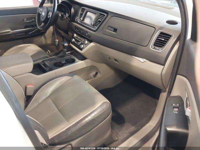 2017 KIA SEDONA LX 5
