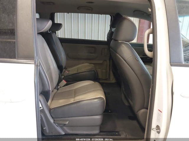 2017 KIA SEDONA LX 8