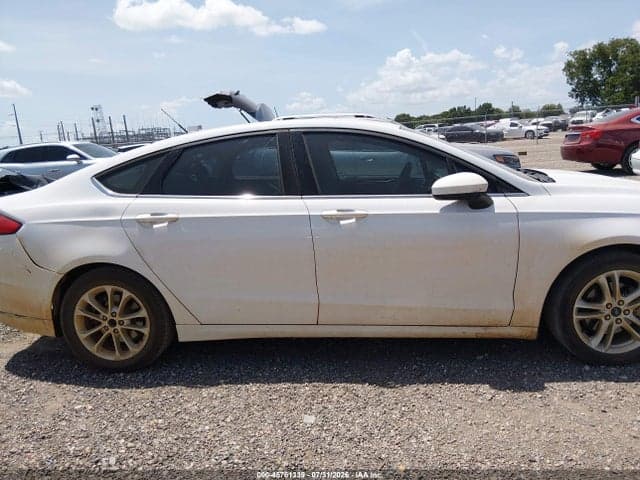 2018 FORD FUSION SE 13