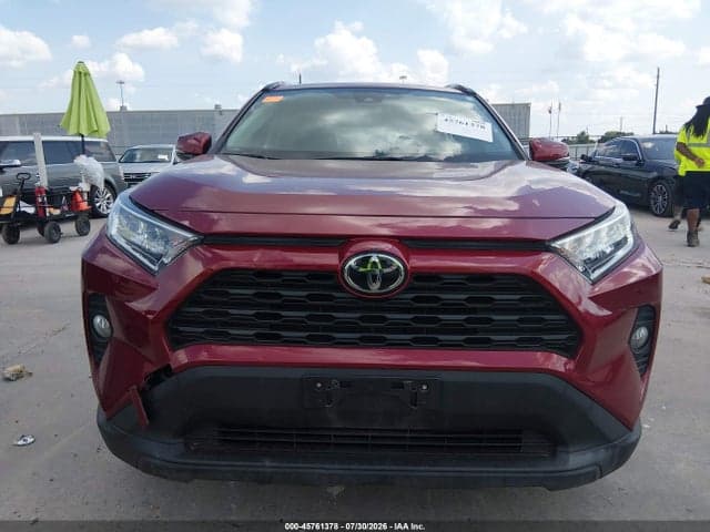2019 TOYOTA RAV4 XLE 11