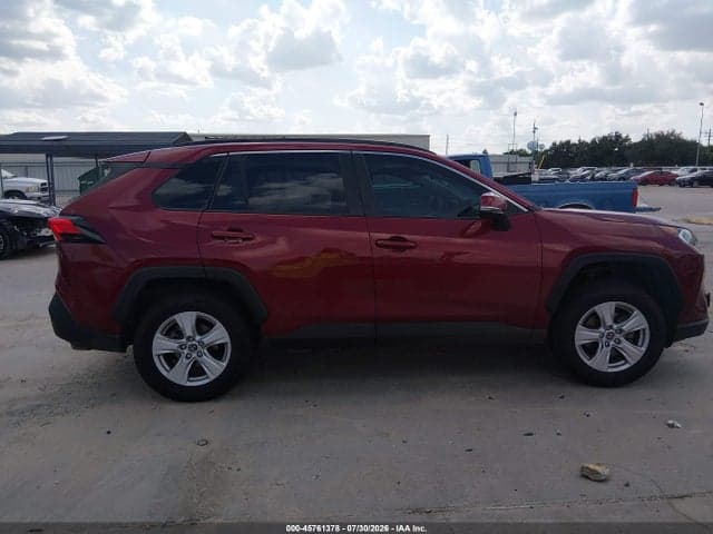 2019 TOYOTA RAV4 XLE 12