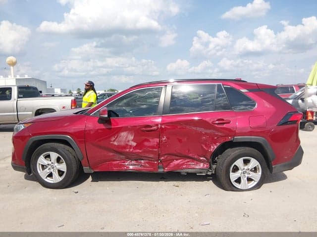2019 TOYOTA RAV4 XLE 13