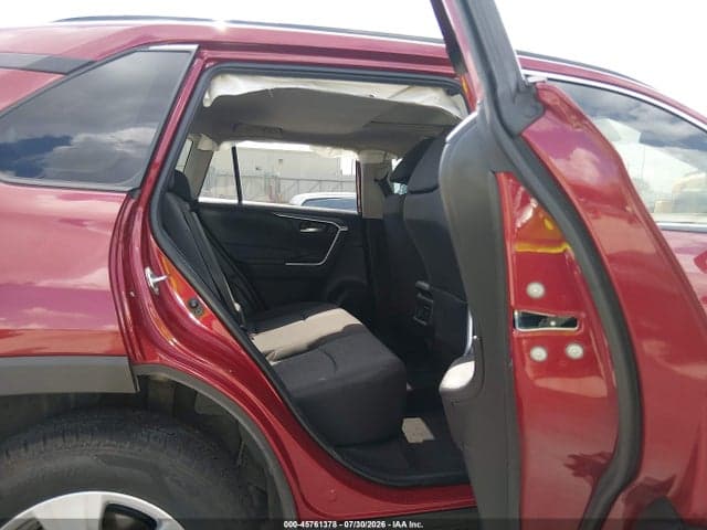 2019 TOYOTA RAV4 XLE 8