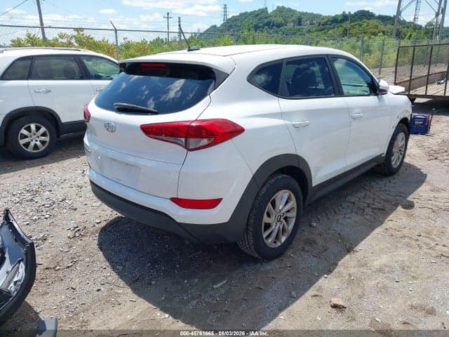 2017 HYUNDAI TUCSON SE 4