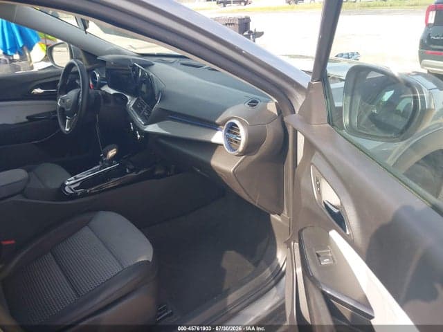 2025 CHEVROLET TRAX FWD LT 5