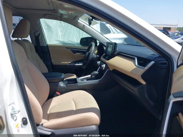 2019 TOYOTA RAV4 XLE 5