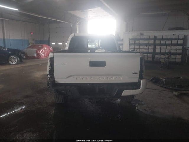 2018 TOYOTA TACOMA TRD SPORT 16