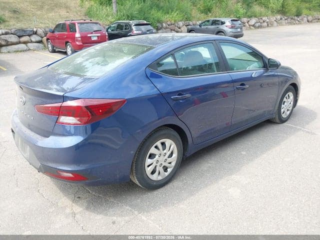 2019 HYUNDAI ELANTRA SE 4