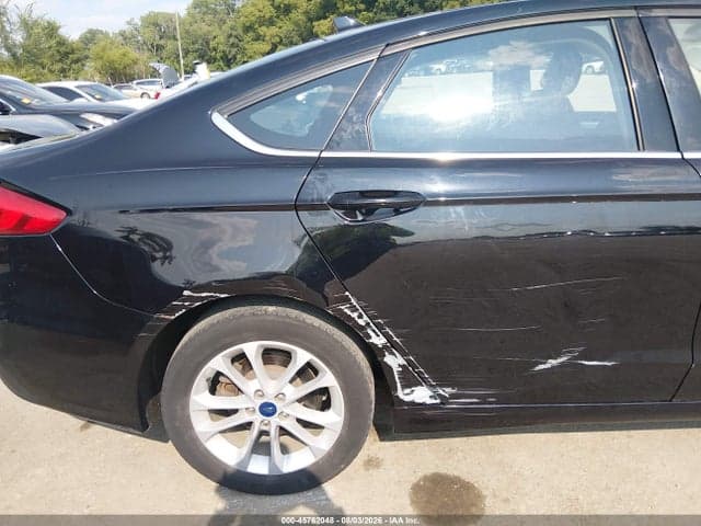 2020 FORD FUSION SE 18