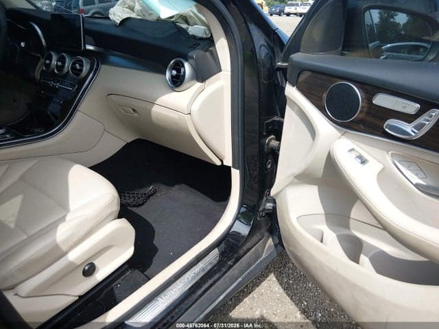 2017 MERCEDES-BENZ GLC 300 5