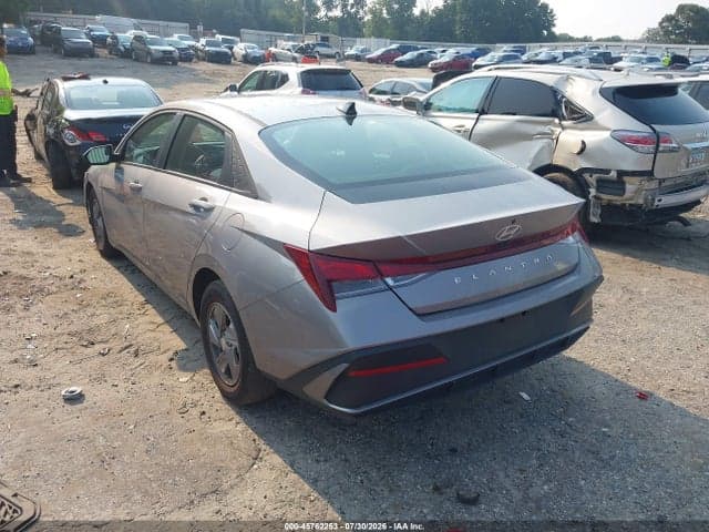 2025 HYUNDAI ELANTRA SE 3
