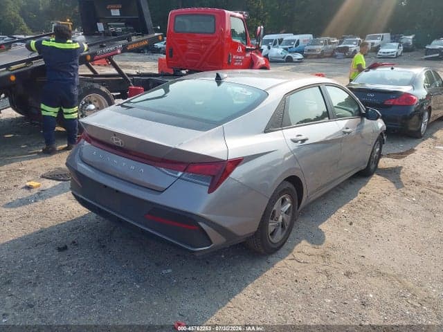 2025 HYUNDAI ELANTRA SE 4