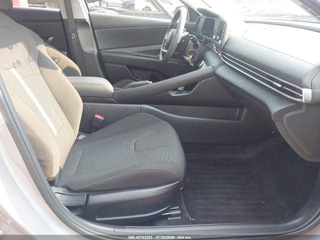 2025 HYUNDAI ELANTRA SE 5