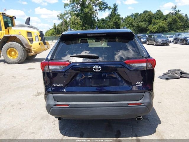 2019 TOYOTA RAV4 XLE 17