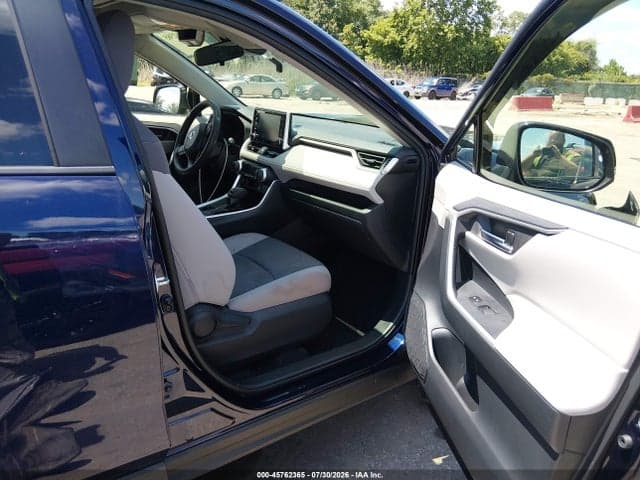 2019 TOYOTA RAV4 XLE 5