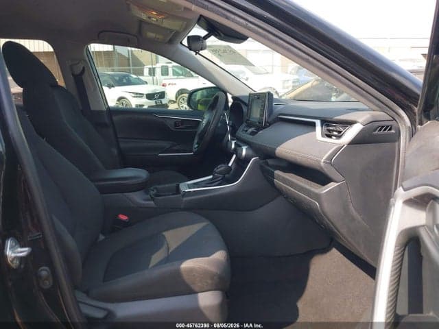 2020 TOYOTA RAV4 LE 5