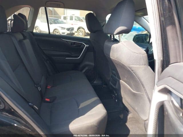 2020 TOYOTA RAV4 LE 8