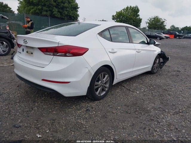 2017 HYUNDAI ELANTRA SE 4