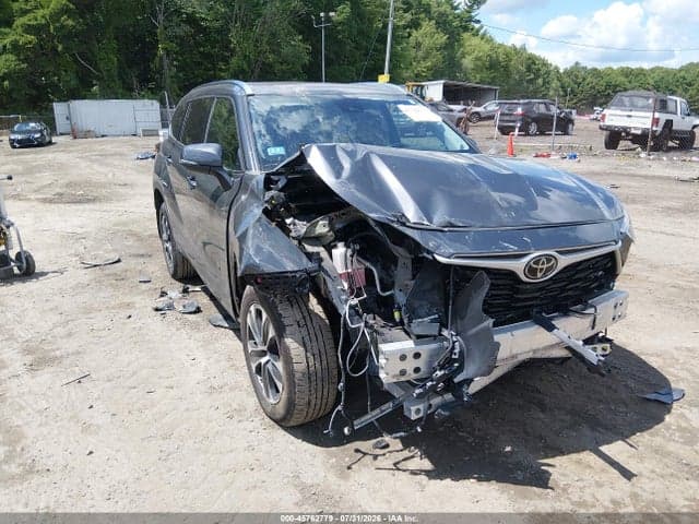 2021 TOYOTA HIGHLANDER XLE - 1