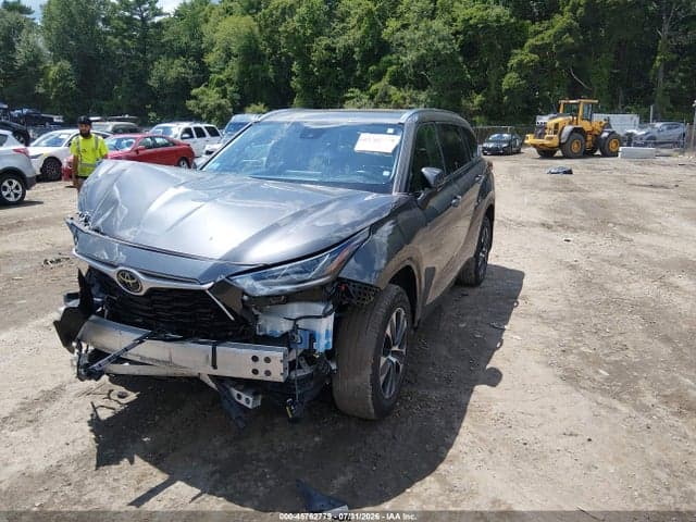 2021 TOYOTA HIGHLANDER XLE 2