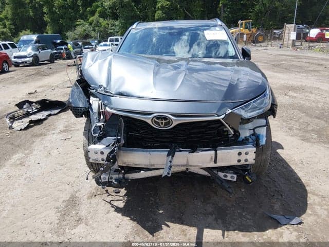 2021 TOYOTA HIGHLANDER XLE 13