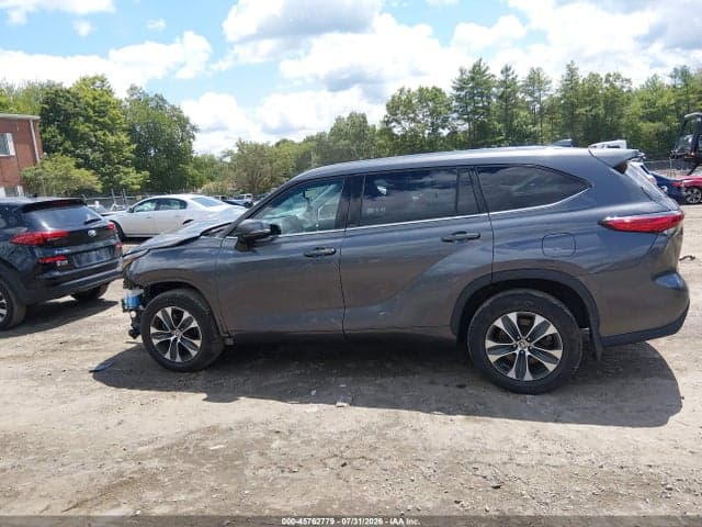 2021 TOYOTA HIGHLANDER XLE 15