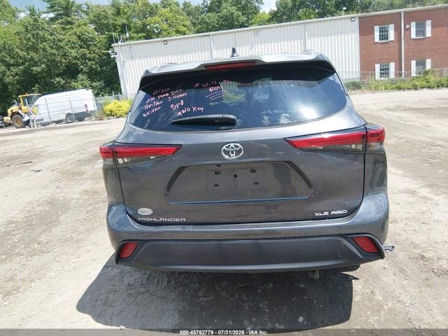 2021 TOYOTA HIGHLANDER XLE 17