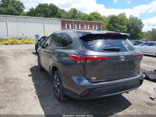 2021 TOYOTA HIGHLANDER XLE 3
