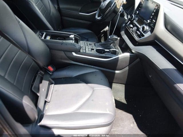 2021 TOYOTA HIGHLANDER XLE 5