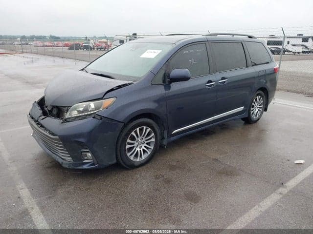 2018 TOYOTA SIENNA XLE PREMIUM 8 PASSENGER 2