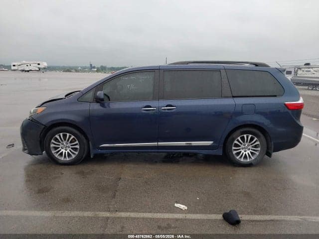 2018 TOYOTA SIENNA XLE PREMIUM 8 PASSENGER 14