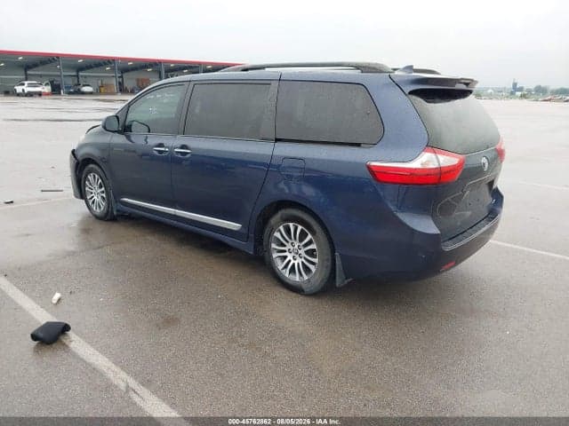 2018 TOYOTA SIENNA XLE PREMIUM 8 PASSENGER 3