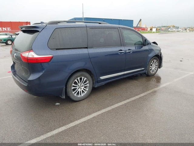 2018 TOYOTA SIENNA XLE PREMIUM 8 PASSENGER 4