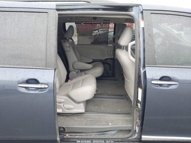 2018 TOYOTA SIENNA XLE PREMIUM 8 PASSENGER 8
