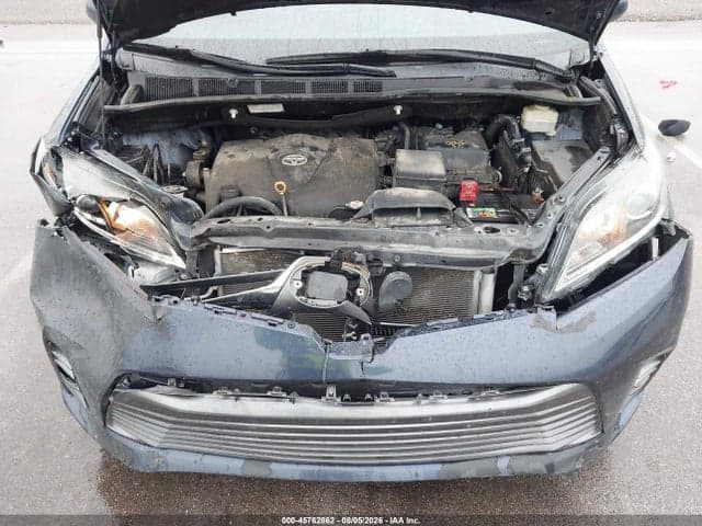 2018 TOYOTA SIENNA XLE PREMIUM 8 PASSENGER 10
