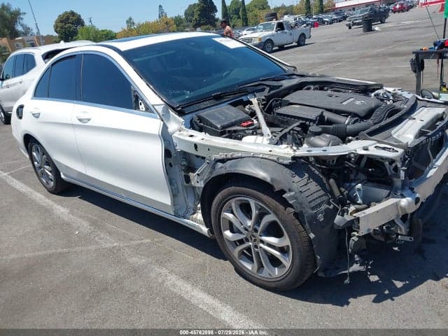 2018 MERCEDES-BENZ C 300 1