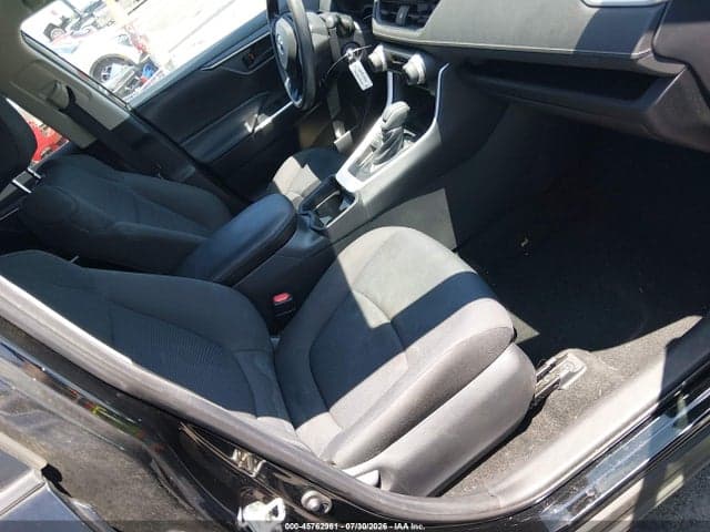 2019 TOYOTA RAV4 LE 5