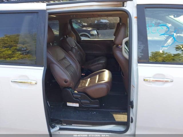 2019 TOYOTA SIENNA LIMITED PREMIUM 7 PASSENGER 8