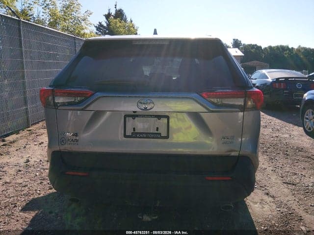 2025 TOYOTA RAV4 XLE 17