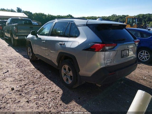 2025 TOYOTA RAV4 XLE 3