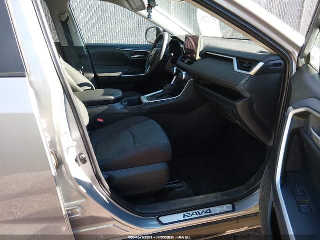 2025 TOYOTA RAV4 XLE 5