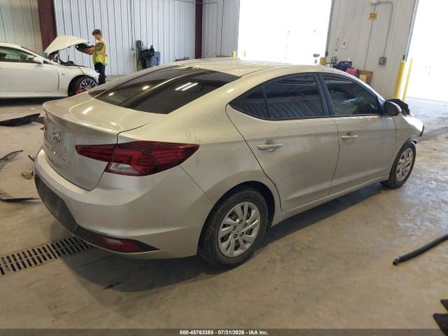 2019 HYUNDAI ELANTRA SE 4