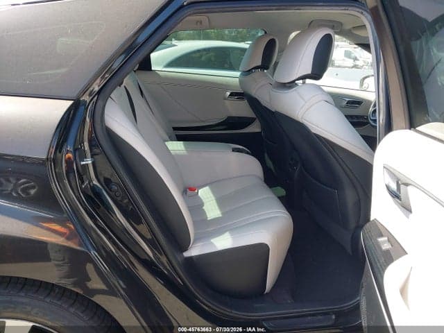 2017 TOYOTA MIRAI 8